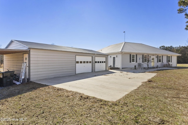 single story home featuring a front lawn and a garage