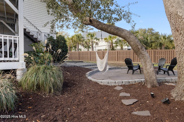 view of yard featuring a patio area