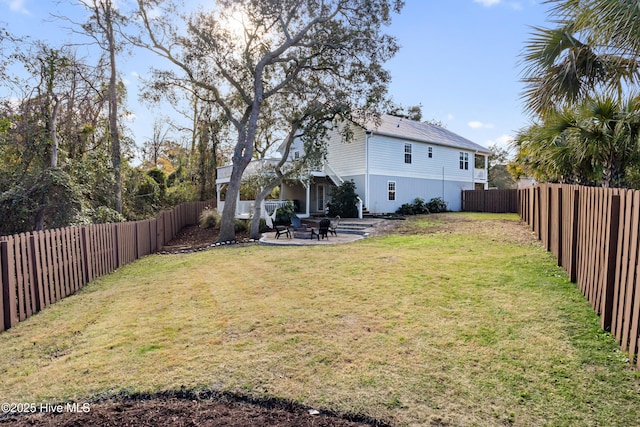 view of yard featuring a patio