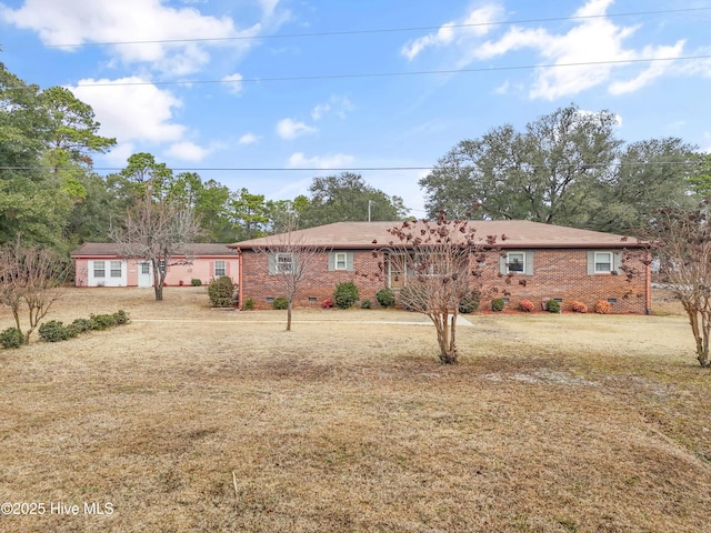 exterior space featuring a front yard