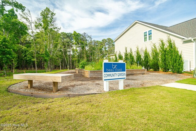 435 Goldeneye Ct, Beaufort, NC 28516 - view of community featuring a lawn and a garden