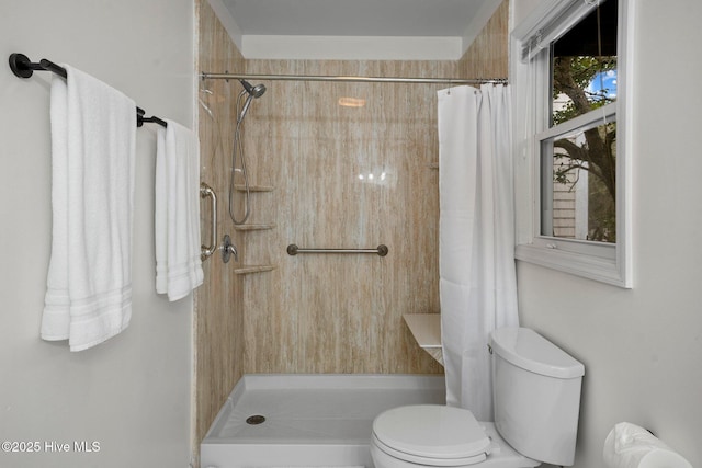 bathroom featuring a shower with curtain and toilet