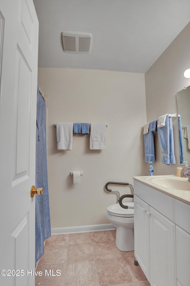 full bathroom with visible vents, baseboards, toilet, and vanity