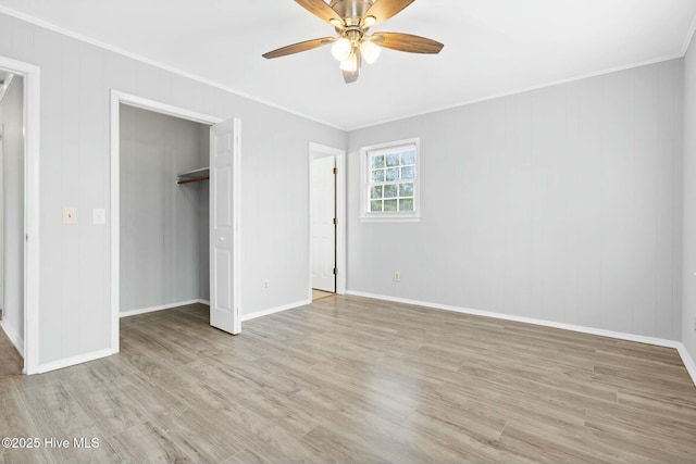 unfurnished bedroom with ornamental molding, light wood-type flooring, ceiling fan, and a closet