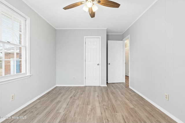 unfurnished bedroom featuring light wood-type flooring, ceiling fan, and crown molding