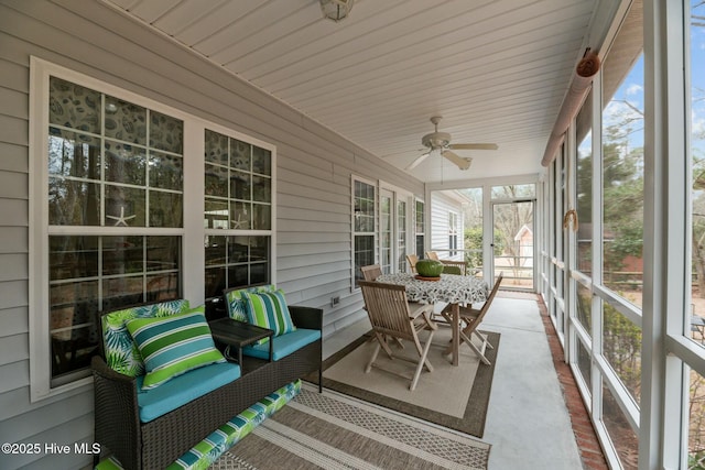 sunroom featuring ceiling fan