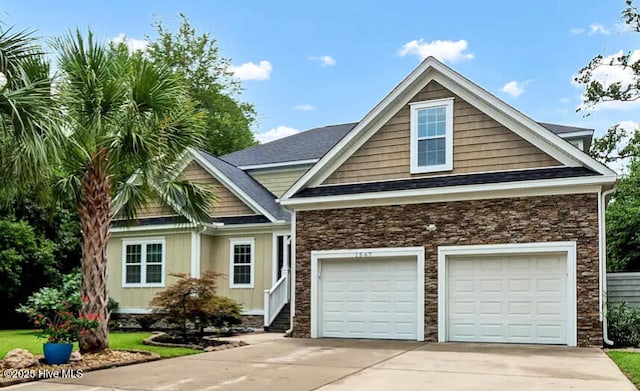 view of front facade featuring a garage