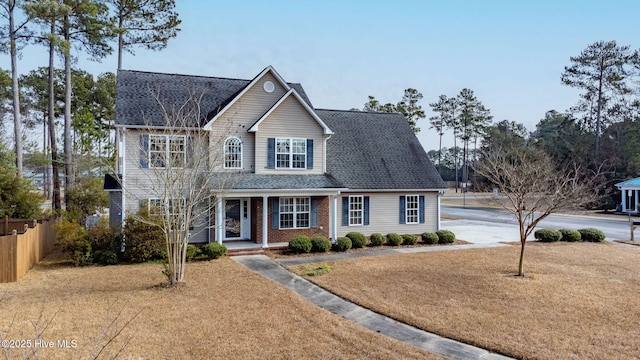 view of front of property featuring a front lawn