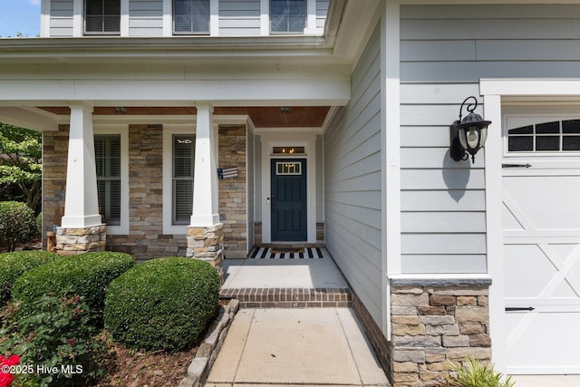 property entrance featuring a porch