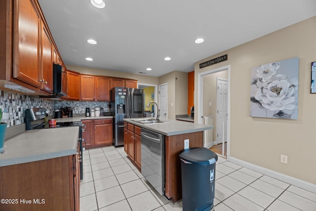 kitchen with light tile patterned floors, stainless steel appliances, a kitchen island with sink, and tasteful backsplash