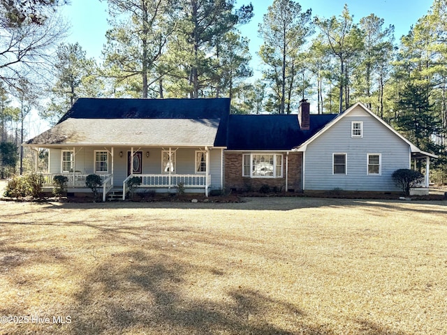 view of front of house with covered porch and a front lawn