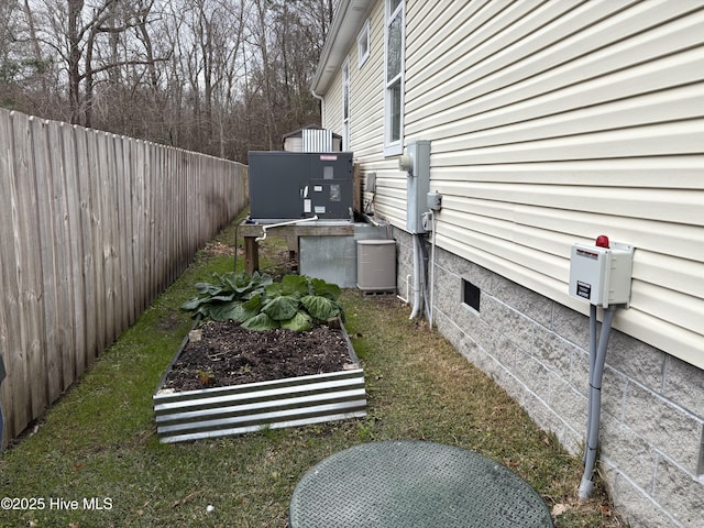 view of yard with central AC unit