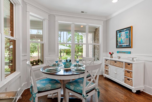 sunroom featuring ceiling fan