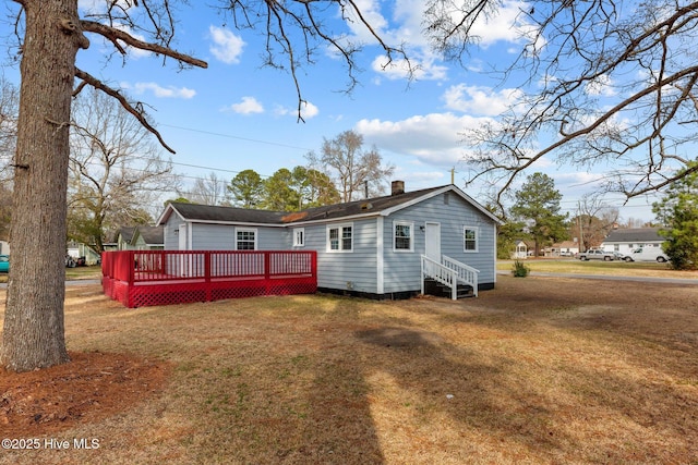 view of front facade featuring a deck and a front lawn