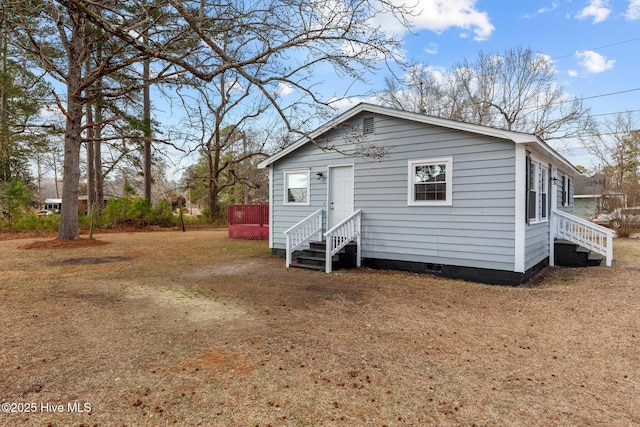 view of front of home featuring a front yard