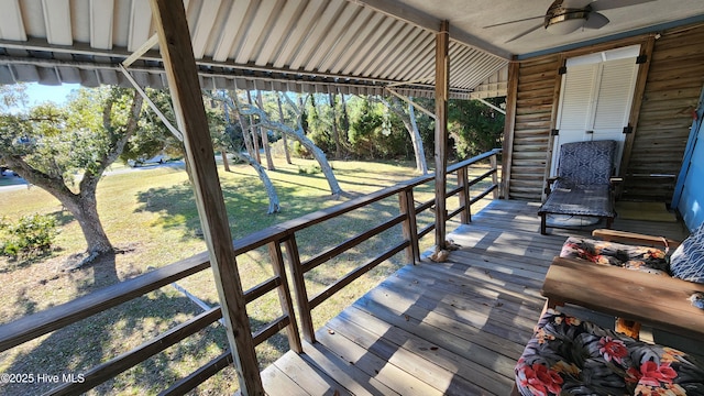 deck with ceiling fan