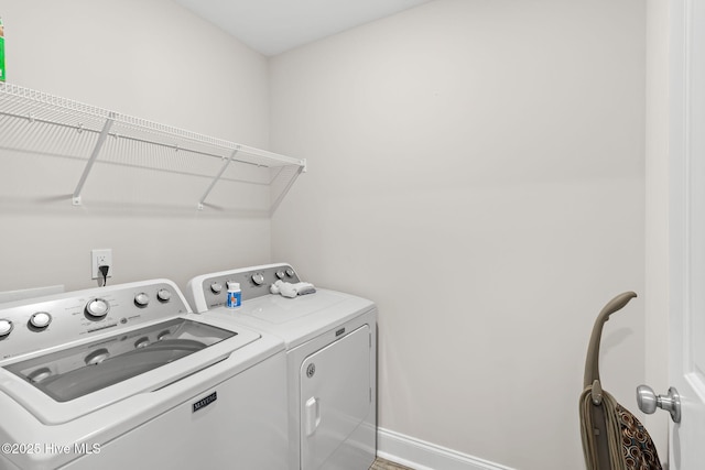 washroom featuring washing machine and clothes dryer