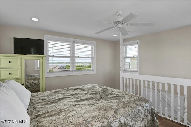 bedroom with ceiling fan