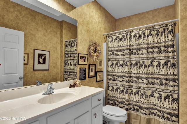 bathroom featuring a shower with shower curtain, wallpapered walls, toilet, and vanity