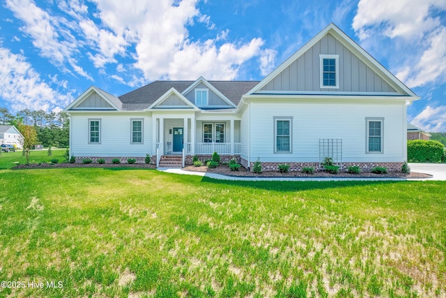 craftsman-style house with a porch and a front lawn