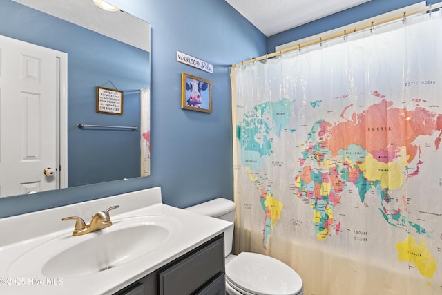 full bathroom featuring a textured ceiling, vanity, toilet, and shower / bath combo with shower curtain