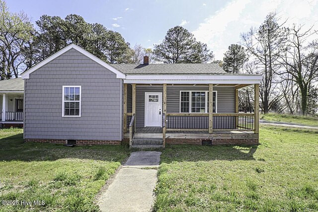 view of front of house featuring a porch and a front yard