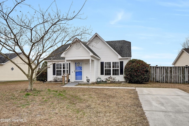 view of front of home featuring a front lawn