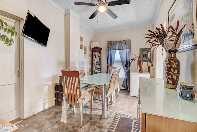 dining area featuring ceiling fan and a textured ceiling