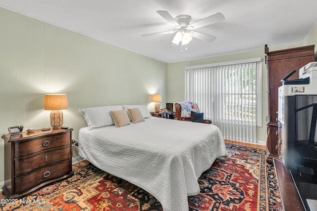 bedroom with ceiling fan