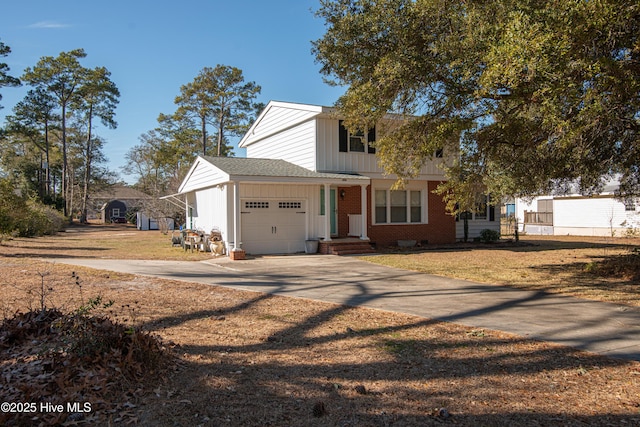 view of front of home featuring a garage and a front yard