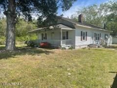 view of front of house with a front lawn