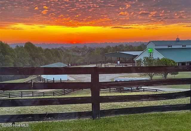 view of yard at dusk