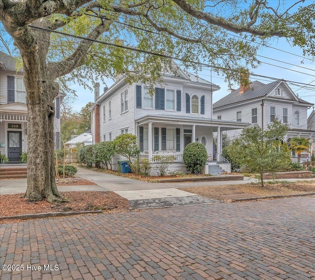 view of front of property