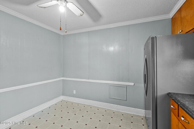 kitchen with a textured ceiling, black appliances, sink, ceiling fan, and crown molding