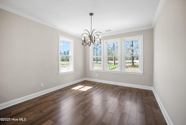 unfurnished room with ornamental molding, dark wood-type flooring, and an inviting chandelier