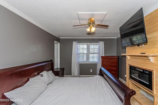 bedroom featuring ceiling fan, crown molding, and a textured ceiling