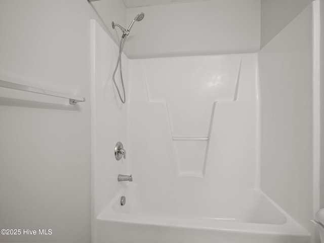 bathroom with washtub / shower combination