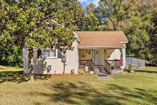 view of front of home featuring a front lawn and covered porch