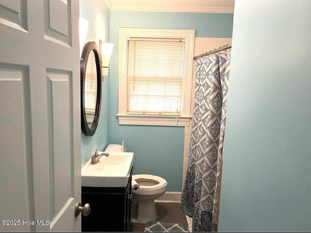 bathroom with curtained shower, crown molding, vanity, and toilet