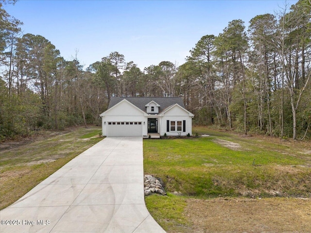 view of front facade featuring a garage and a front lawn