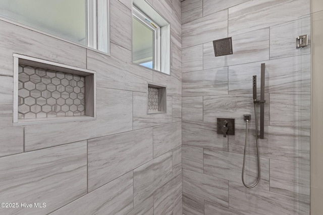 bathroom featuring a tile shower