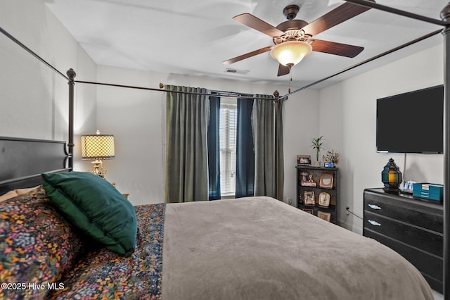 bedroom with ceiling fan