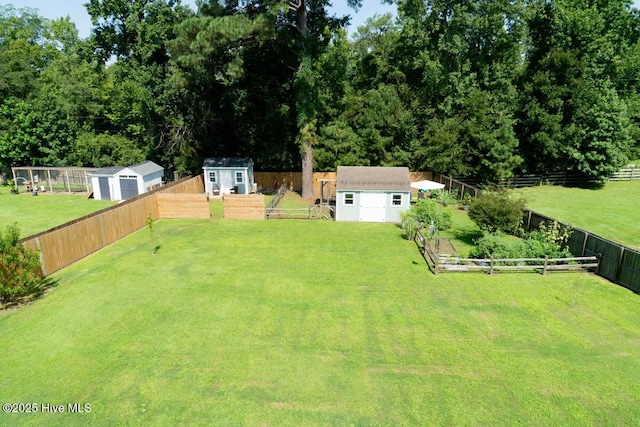 view of yard with a shed