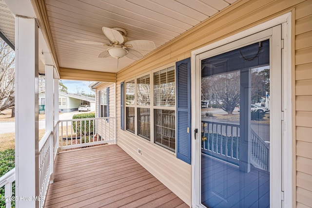 deck with ceiling fan