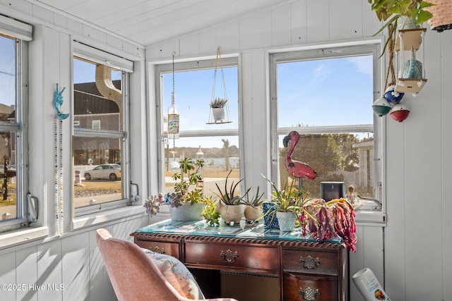 sunroom / solarium with vaulted ceiling