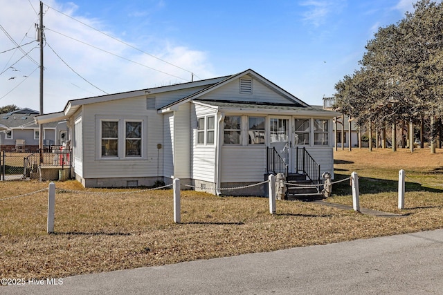 view of front facade featuring a front yard