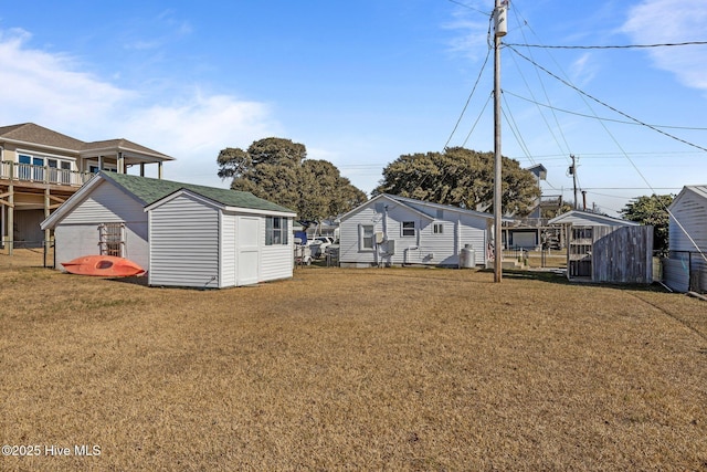 view of yard with a storage shed