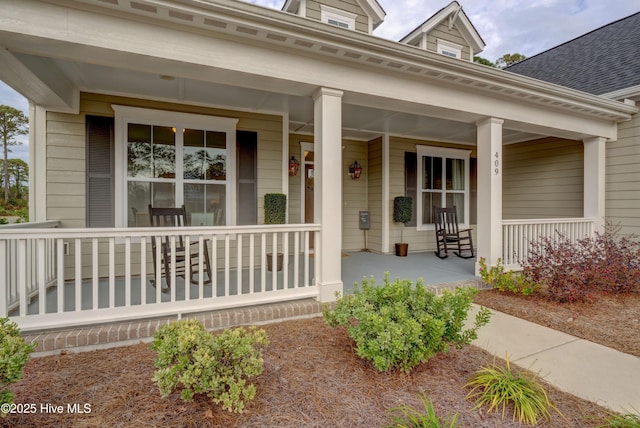 property entrance featuring a porch