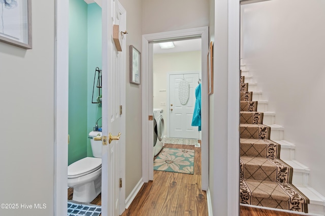 interior space with wood-type flooring and independent washer and dryer