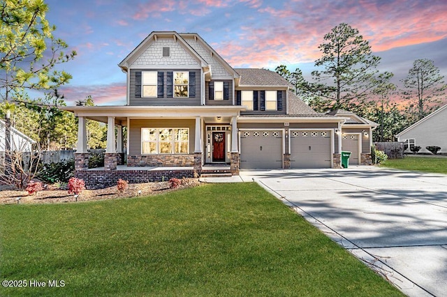 view of front of house featuring a porch and a lawn